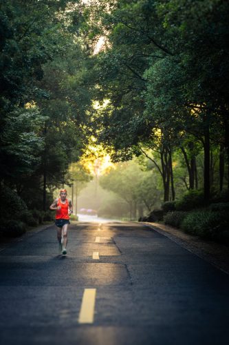 晨跑的人 Morning jogger