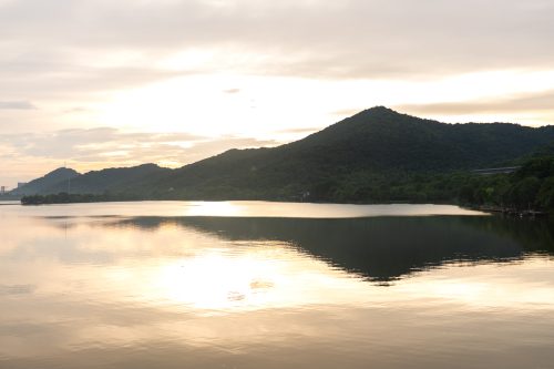 湘湖一景 A view of Xianghu Lake